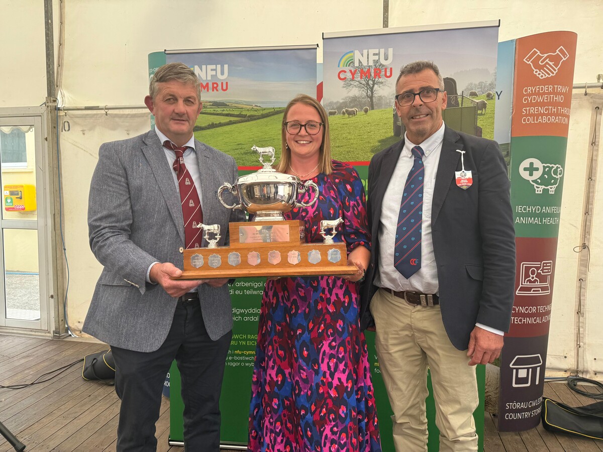 Pictured L-R: Simon Davies, Idris Davies’ grandson; Betsan Williams, award winner and Jeff Evans, Chairman of the Idris Davies Memorial Award Management Committee.