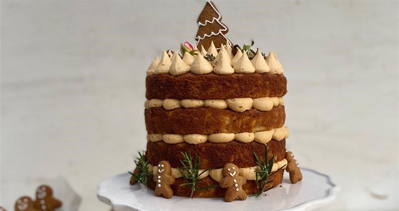 Sticky toffee parsnip, apple and pear cake with a gently salted caramel buttercream_75565