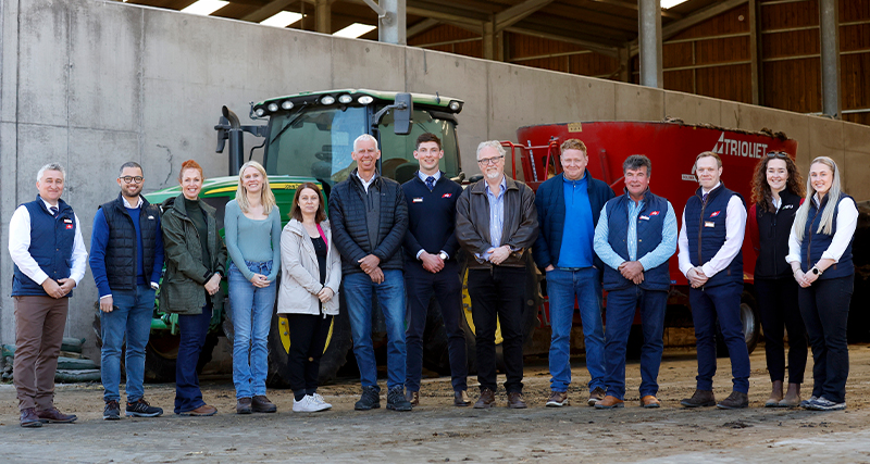 MPs, NFU staff and ABP representatives gather for a group photo