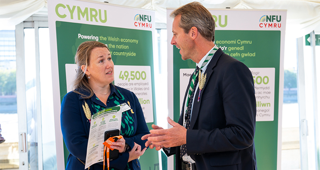 Robyn Munt and Joe Robertson MP (Cons, Isle Of Wight East)