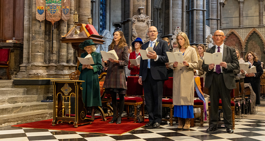 NFU President singing hymns alongside the Queen and congregation