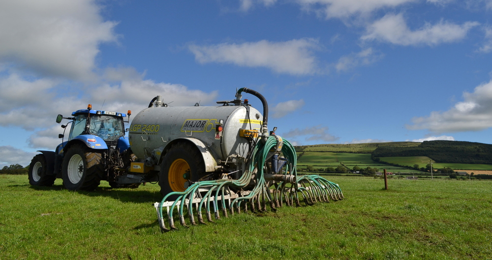 Tractor injecting slurry