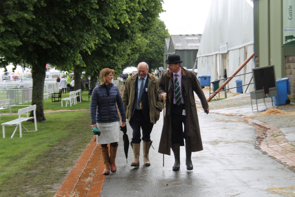 Minette Batters walking the cattle lines at the show with farmers David Watts and Bill Quan Minette Batters walking the cattle lines at the show with farmers David Watts and Bill Quan