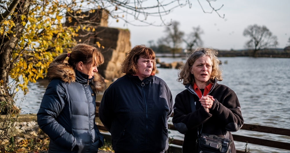 An image of NFU President Minette Batters and Environment Agency chair Emma Howard Boyd visiting NFU members Robert and Josie Robinson’s farm at Fishlake, Doncaster, 20 November 2019